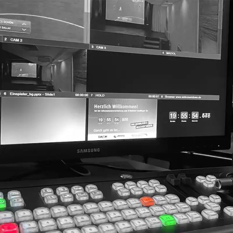 Regiearbeitsplatz für Event Live Streaming mit Videomischer und Multiview bei einer Veranstaltung